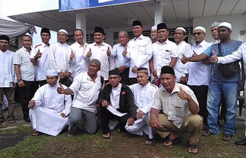 Syahrul bersama relawan SABAR saat deklarasi calon Walikota Tanjungpinang 2018-2023