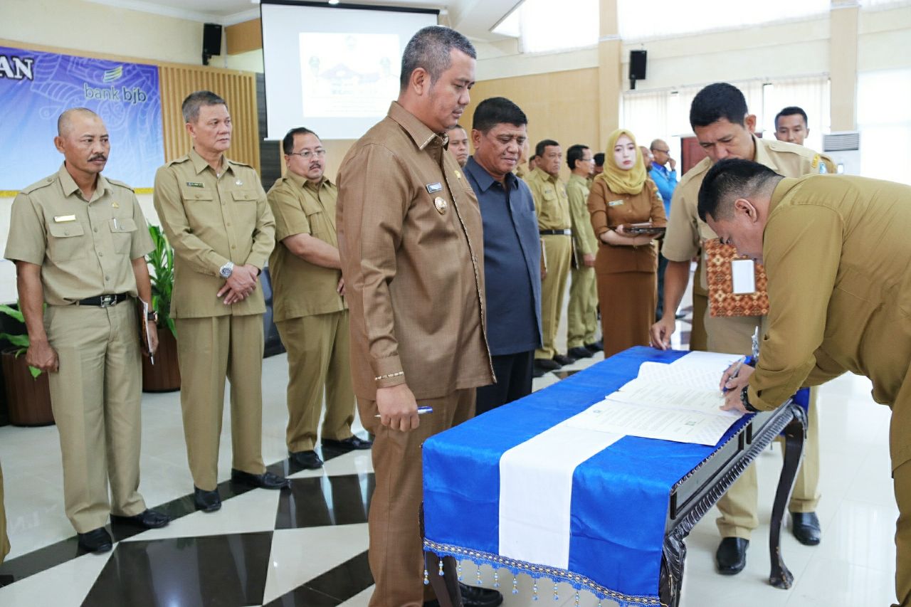 Kepala Opd Dan Camat Bintan Tandatangani Pakta Integritas Leader