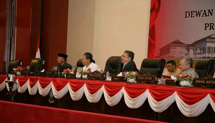 Ketua DPRD Kepri Jumaga Nadeak Saat Rapat Laporan Akhir Fraksi. Foto Ist