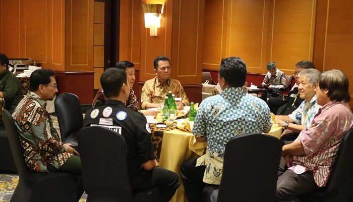 Gubernur Ansar Ahmad Disela Sela Pertemuan Gerakan Pangan Murah Serentak Nasional. Foto Ist