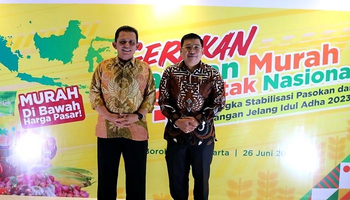 Gubernur Ansar Foto Bersama Kepala Bapanas RI Arief Prasetyo Adi.Foto Ist