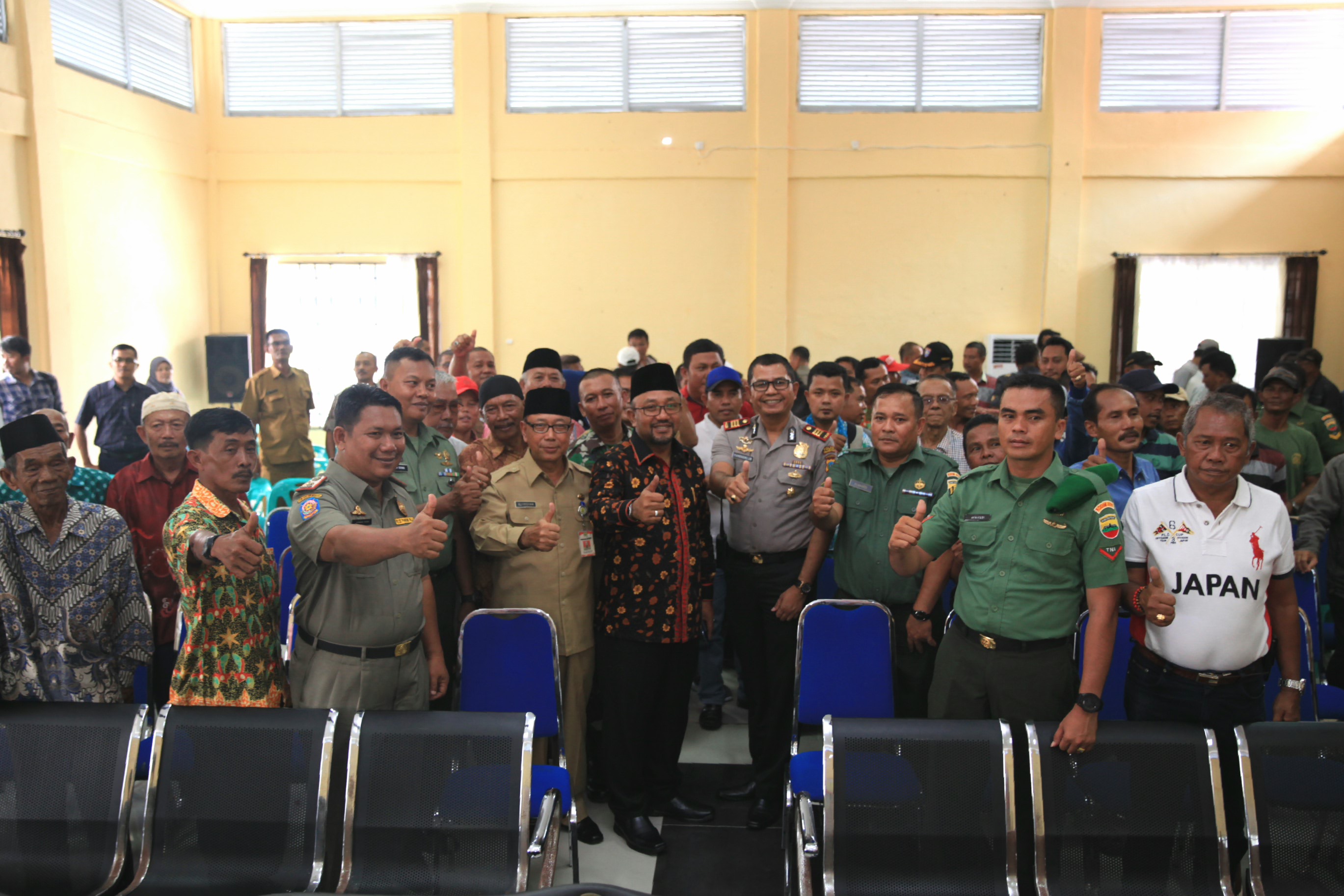 Foto Acara Penyerahan Bantuan Perlengkapan Pos Kamling