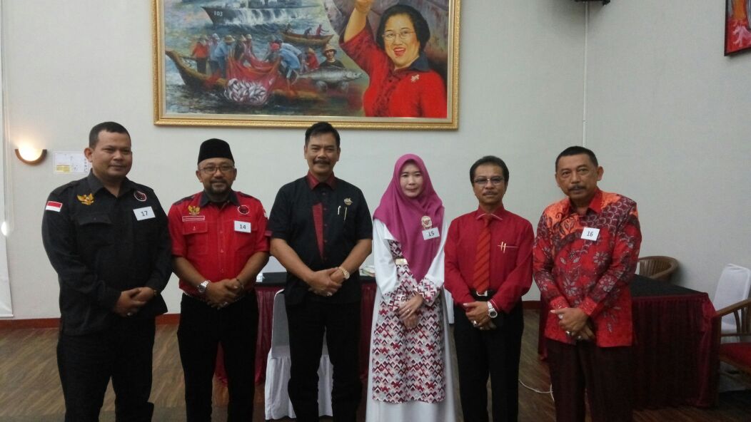 Ketua DPD PDIP Kepri Soerya Respationo bersama Balon Wako dan Wawako Tanjungpinang