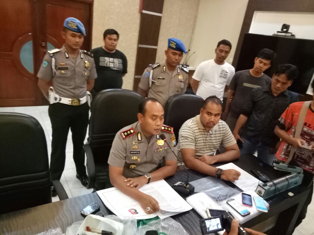 Gudang Swalayan Pinang Lestari Digerebek Polisi