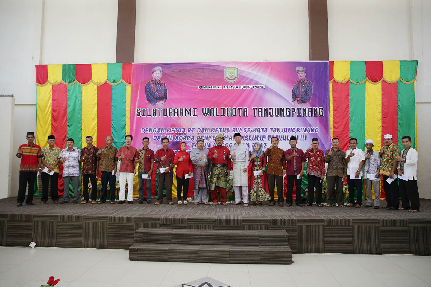 Ketua RT/RW se Kota Tanjungpinang Terima Insentif Triwulan III Tahun 2017