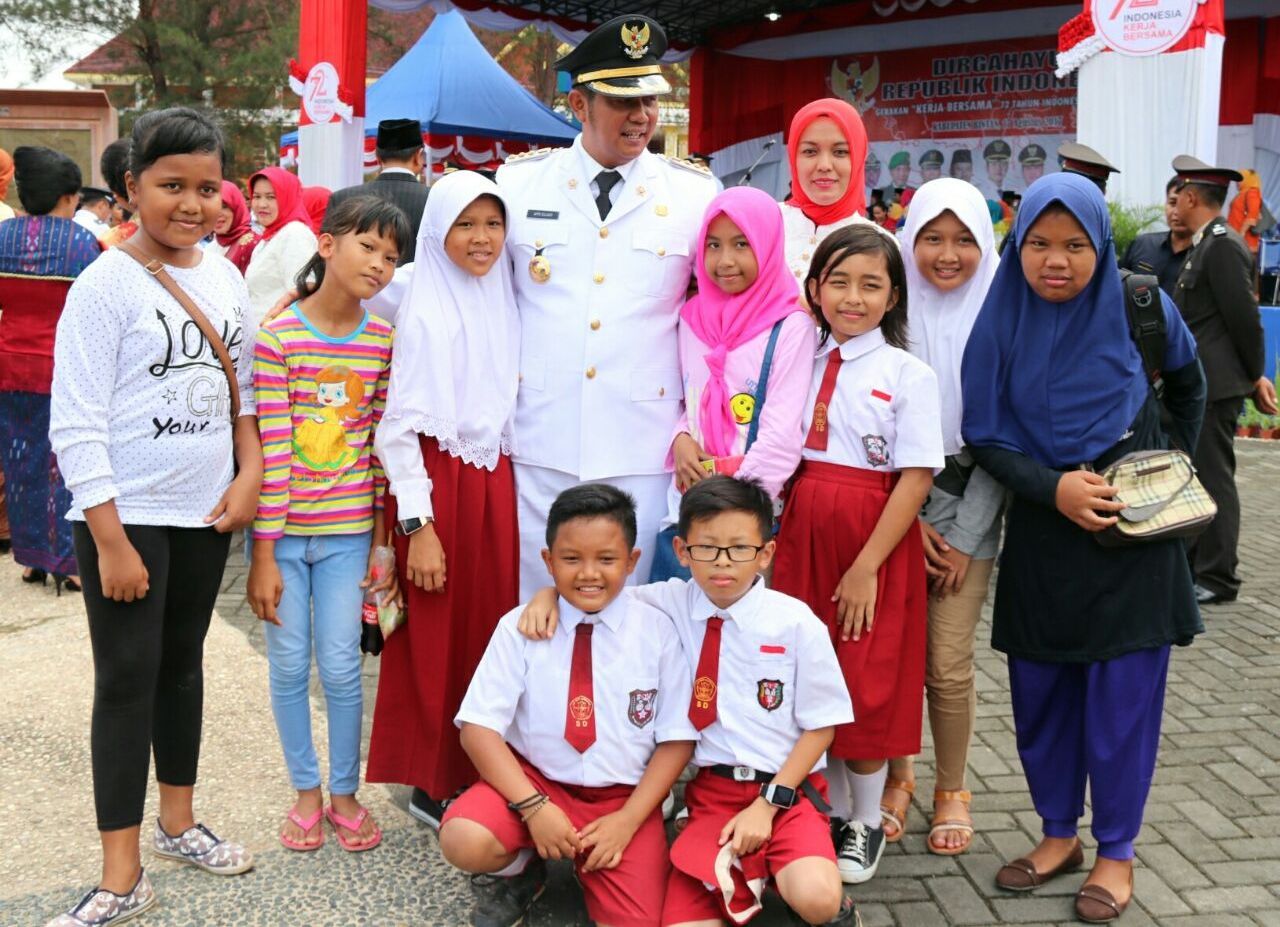 33.250 Seragam Sekolah Gratis Siap Dibagikan.