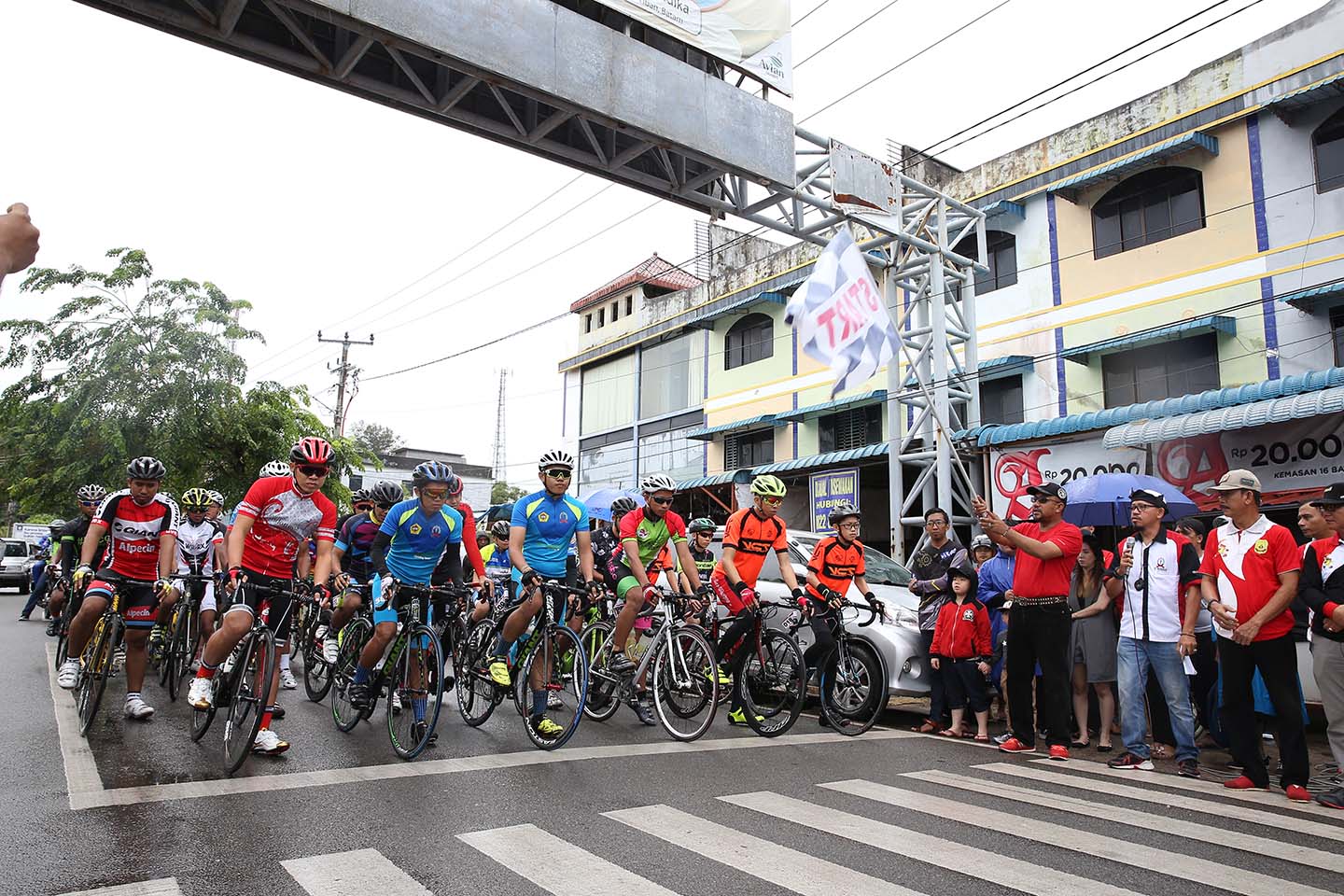 Wako Tanjungpinang Lepas Lomba Balap Sepeda Walikota CUP 2017