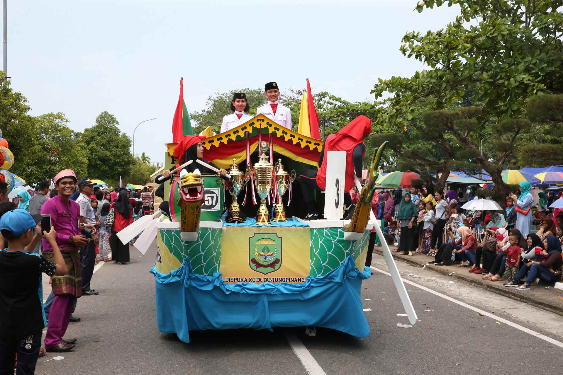 HUT Kota Otonum Ke 16 Pemko Tanjungpinang Gelar Pawai Mobil Hiyas