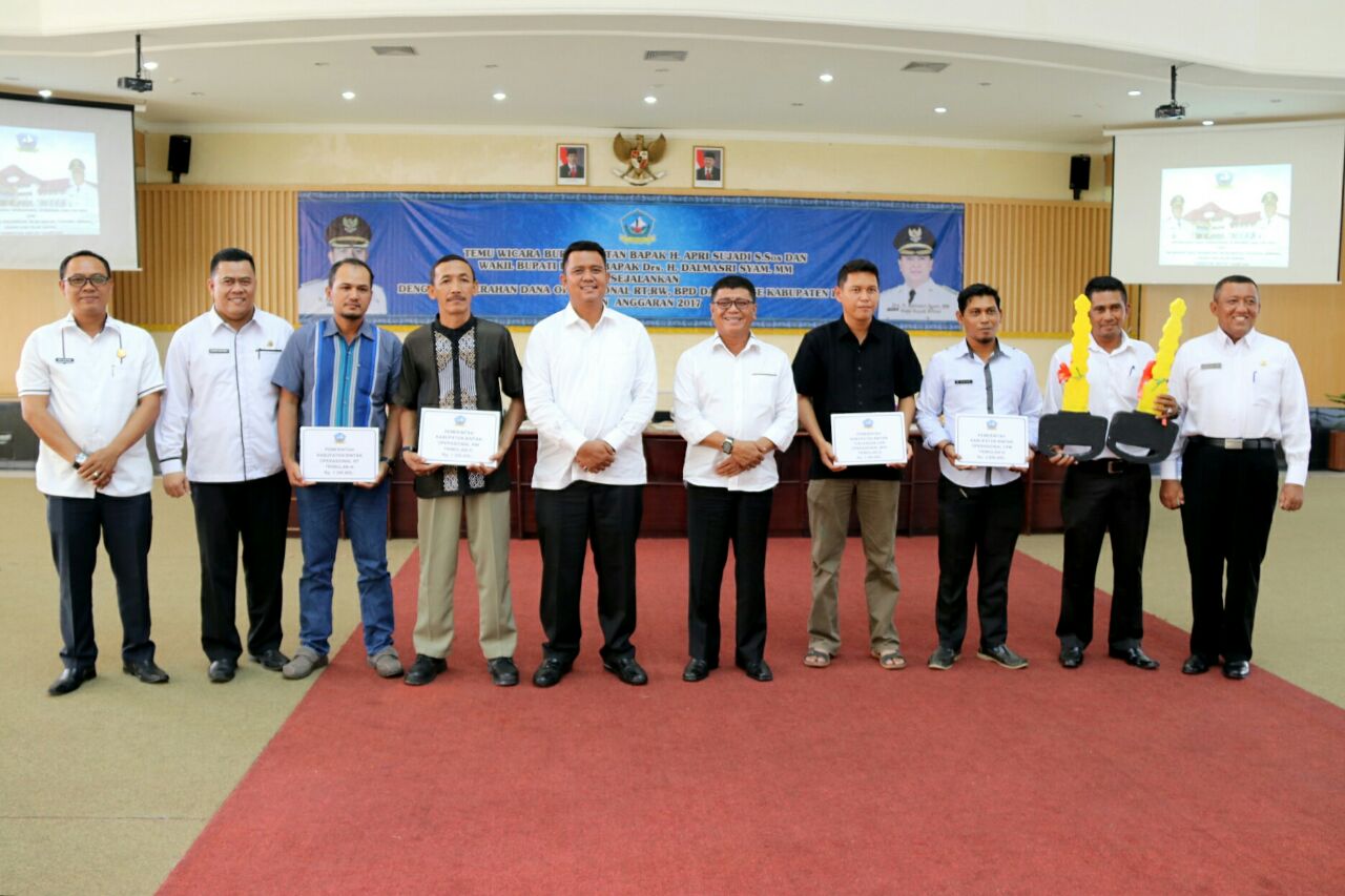 Ketua RT/RW se-Kabupaten Bintan Terima Dana Perasi Operasional Dan Mobil Sekolah