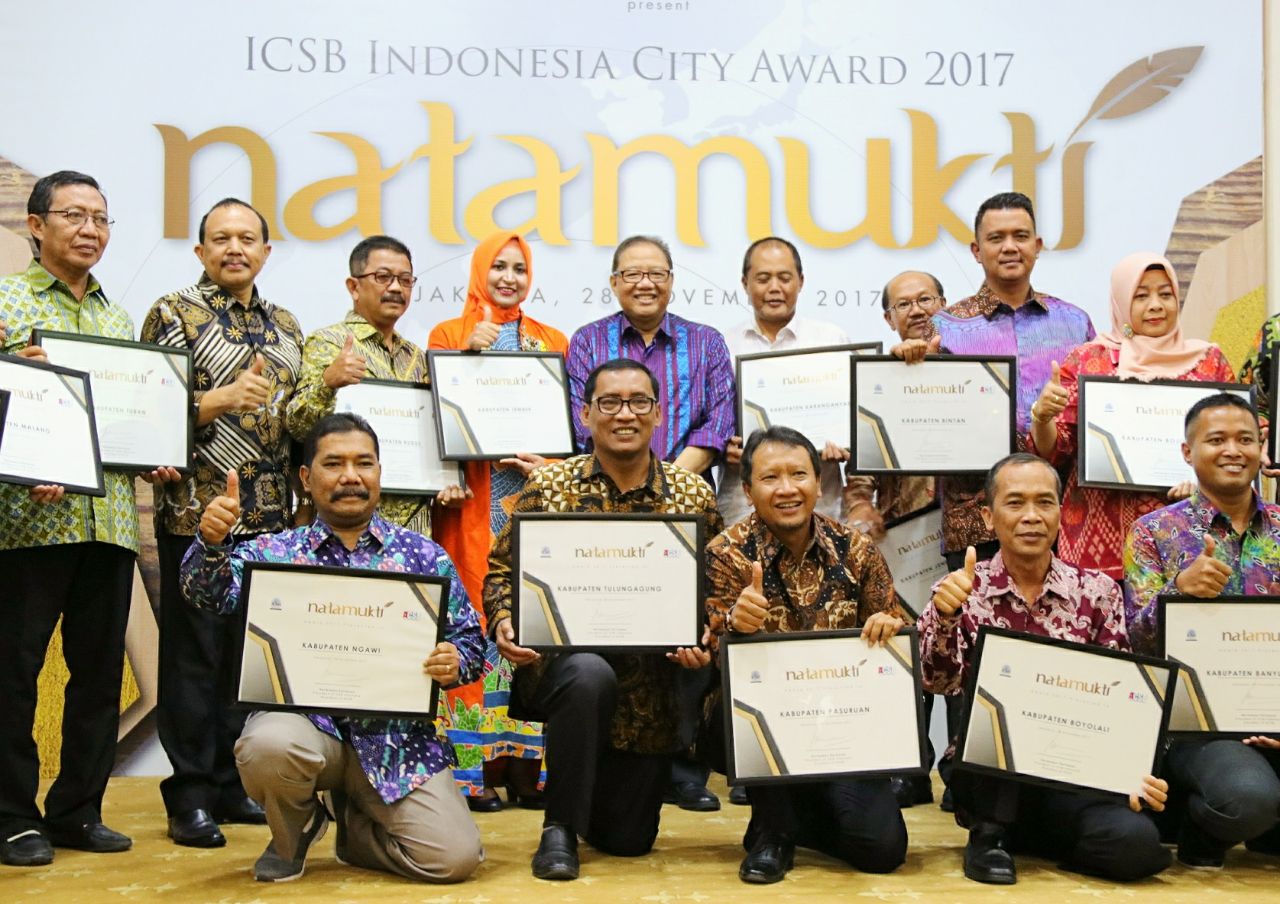 Bupati Bintan Terima Penghargaan Natamukti di Jakarta.