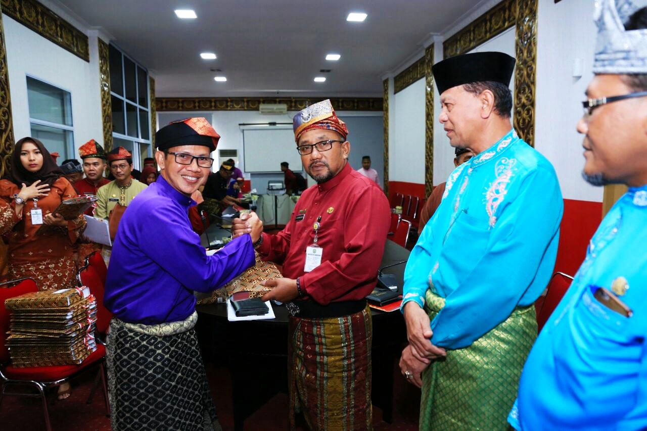 Wali Kota Serahkan DPA APBDP 2017 Kepada Kepala OPD