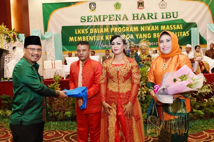 Sekda Hadiri Kegiatan Nikah Masal Yang Digelar LKKS Kepri