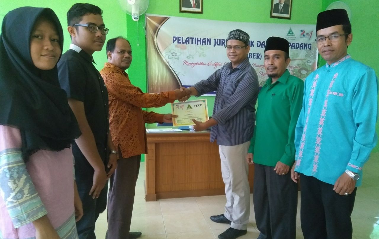 AJO Indonesia Sumbar Berikan Pelatihan Jurnalistik Untuk Generasi Calon Da’i