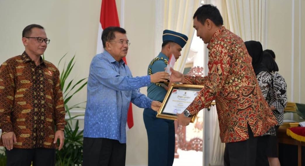 BP Batam Terima Penghargaan Tentang Keterbukaan Informasi Badan Publik Tahun 2018