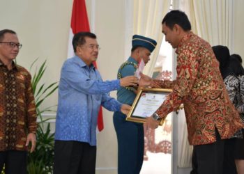 BP Batam Terima Penghargaan Tentang Keterbukaan Informasi Badan Publik Tahun 2018