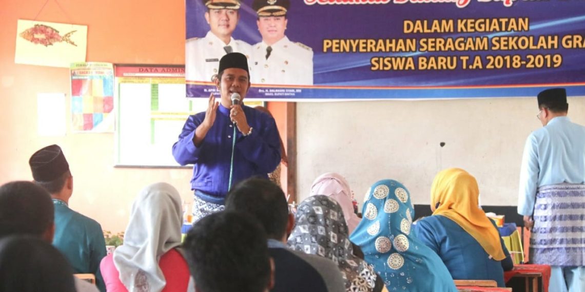 Kadisdik Bintan Kembali Luncurkan Bantuan Seragam Sekolah Gratis