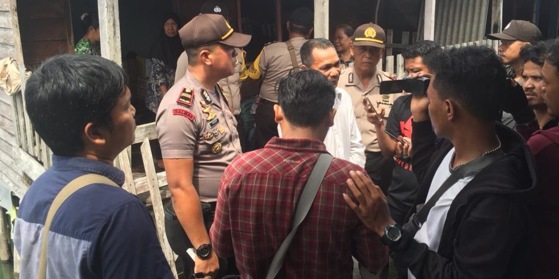 Polres Tanjungpinang Berikan Bantuan Kepada Masril Warga Kurang Mampu