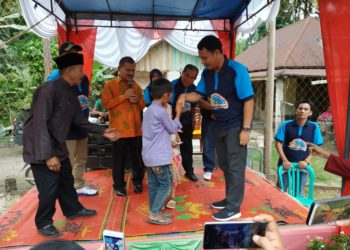 Bupati Bersama Pengurus Karang Taruna Laksanakan Bhakti Sosial