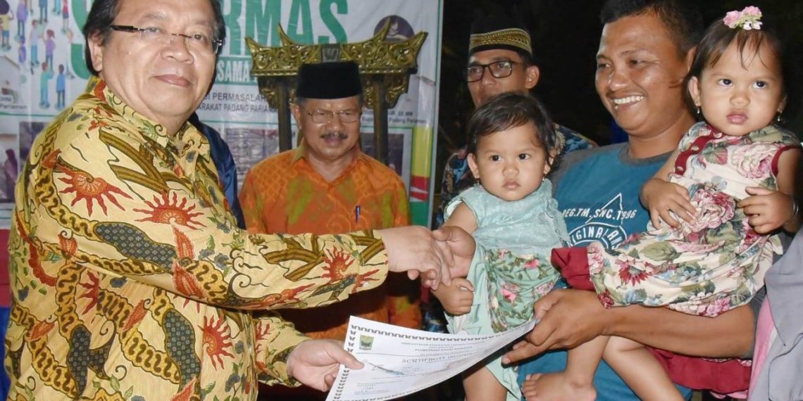 Bupati Memukul Gong Tanda Launching Sabermas Dimulai