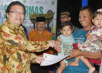 Bupati Memukul Gong Tanda Launching Sabermas Dimulai