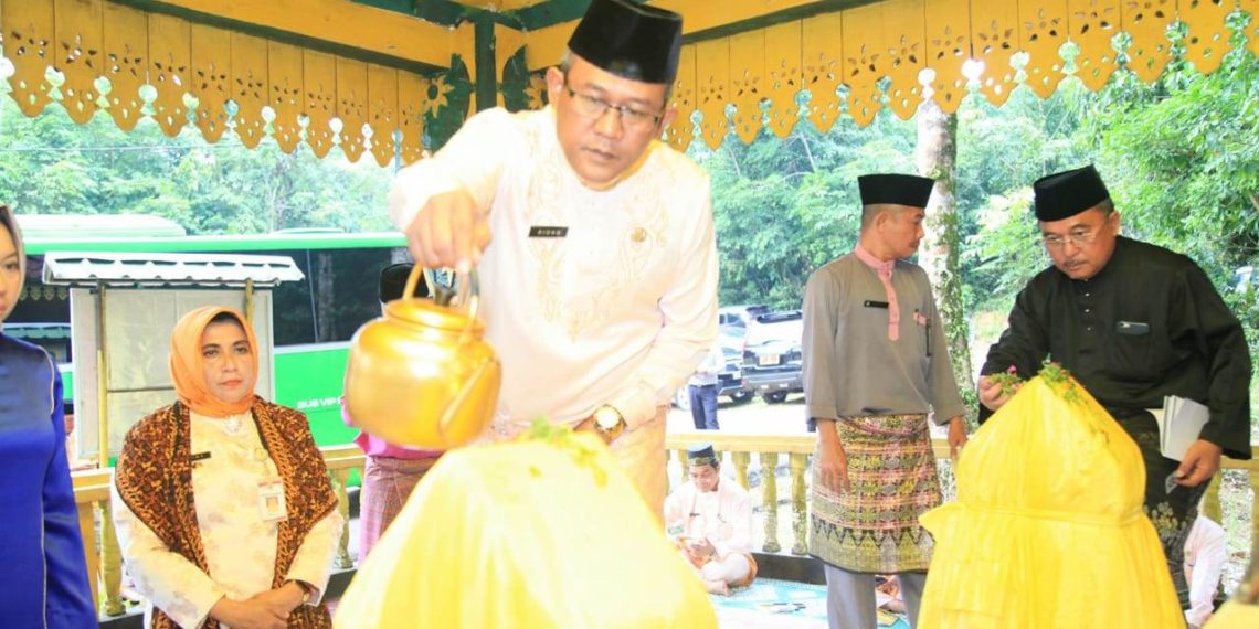 Dihari Jadi Tanjungpinang ke 235 Tahun 2019 Walikota Beserta Rombongan Ziarah Ke Makam Leluhur