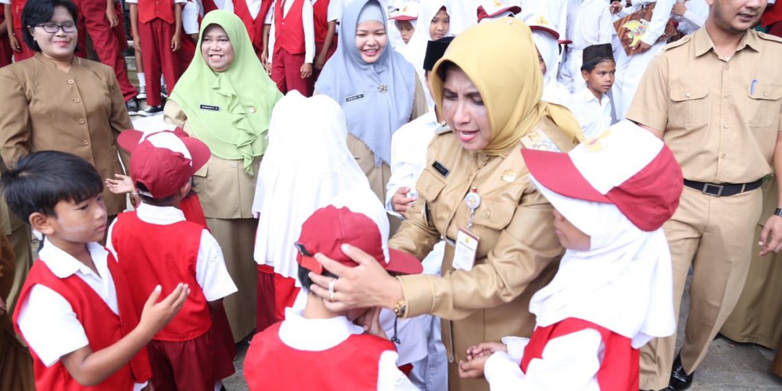 Wawako Jadi Pembina Upacara di SDN 006 Bukit Bestari