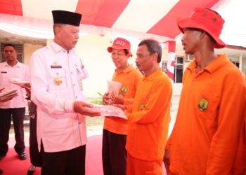 Pasukan Oranye Tanjungpinang Terima Baju Dinas Baru