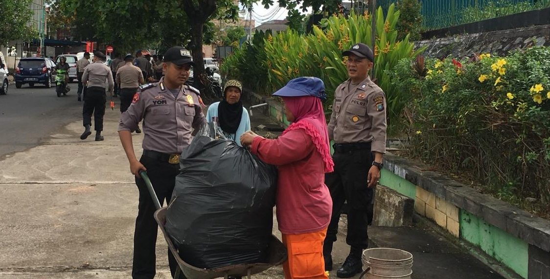 Polres Tanjungpinang Kembali Bersihkan Dua Tempat Ibadah