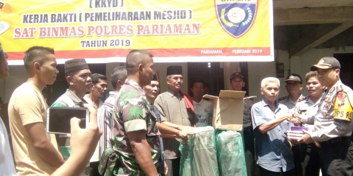 Polres Pariaman Bersihkan Masjid Nurul Hidayah