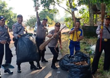 Hari Ini Polres Tanjungpinang Bersihlan Seputaran Masjid