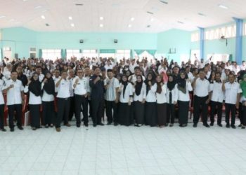 Gubernur Kepri. Guru Prioritas Utama Pemerintah