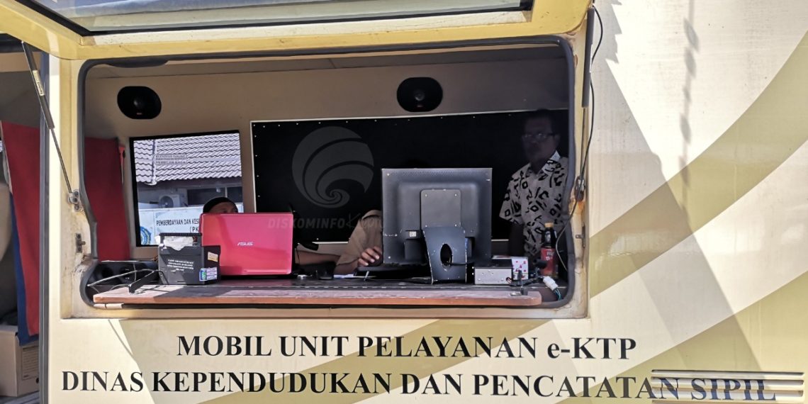 Pemohon KTP el Meskipun Saat Libur Disdukcapil Kepri Tetap Layani