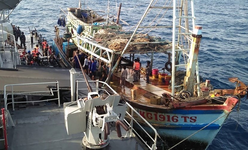 KRI Teuku Umar-385 Koarmada I Tangkap Kapal Ikan Vietnam Di Laut Natuna Utara