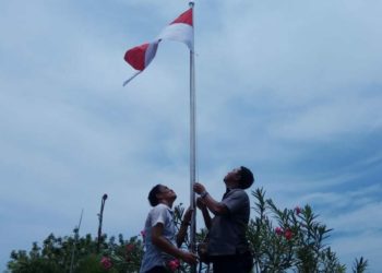 Polres Tanjungpinang Ganti 17 Lembar Bendera yang Sudah Rusak