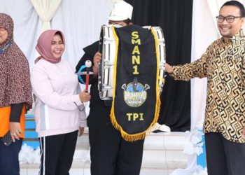 Wakil Walikota Apreaseasi Kegiatan Lomba Drumband Dan Puisi Stisipol Untuk Dapat Berinovasi Para Mahasiswa