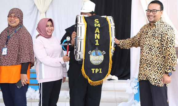 Wakil Walikota Apreaseasi Kegiatan Lomba Drumband Dan Puisi Stisipol Untuk Dapat Berinovasi Para Mahasiswa