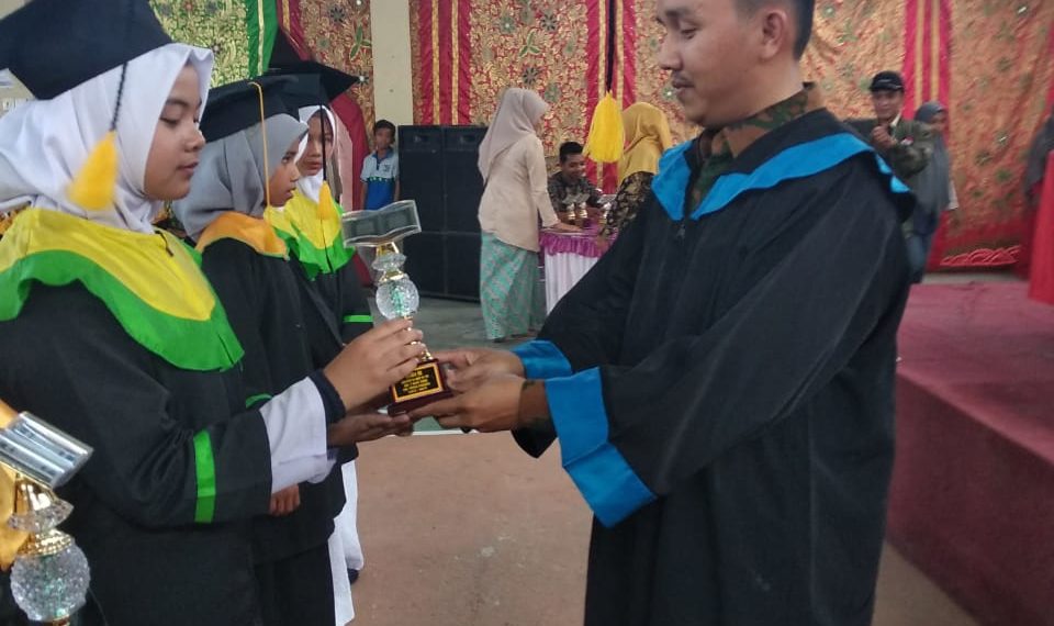 Khatam Alqur’an Bukan Berarti Selesai Mengaji Tetapi Awal Untuk Mendalami Alqur’an