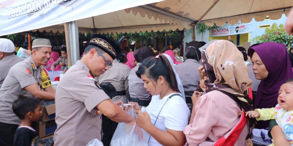 Selama Rhamadan Polda Kepri Bagikan Ta’jil Kepada Masyarakat