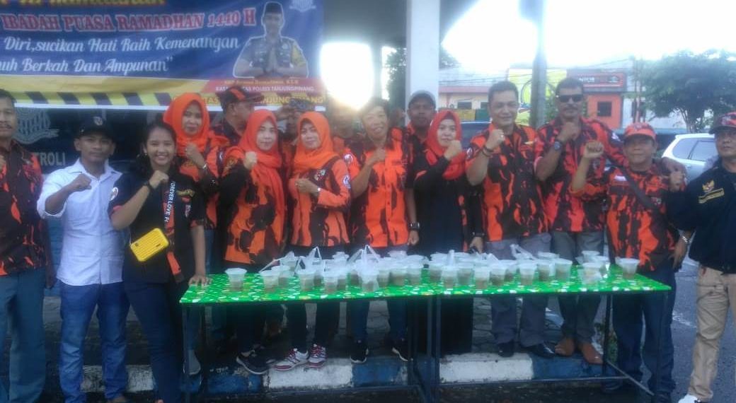 PAC Pemuda Pancasila Tanjungpinang Timur Ikut Andel bagikan Takjil