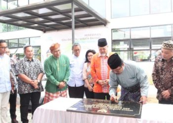 Nurdin Resmikan Kampong Teripang Teluk Bakau