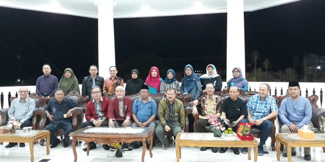 Ali Mukhni Jamu Rombongan Alumni Keluarga Mahasiswa Minangkabau Jakarta Raya