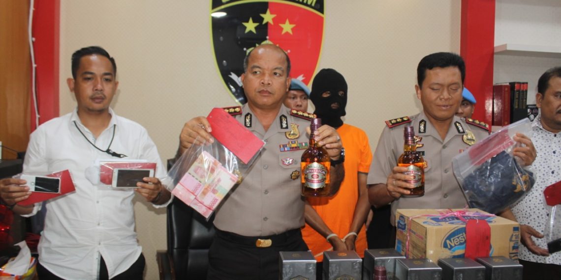 Diduga Gratifikasi 2 Orang Oknum PNS Perhubungan Laut Kota Batam. Berujung Dibalik Jeruji Besi