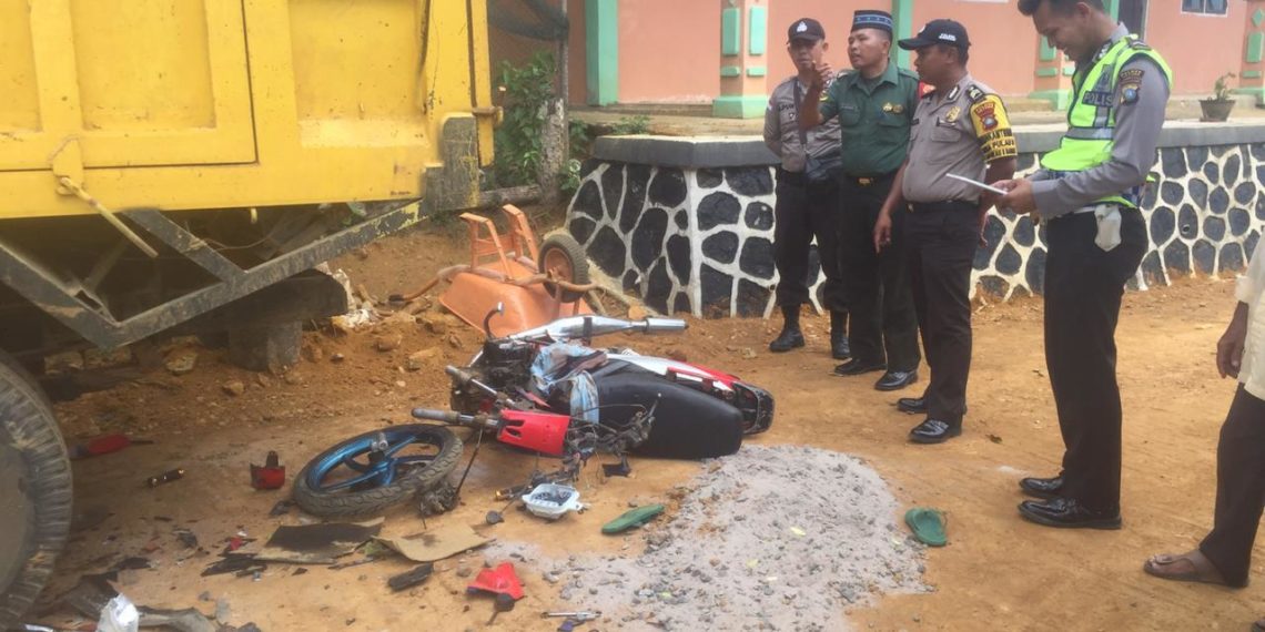 Satlantas Tangani Remaja Tewas Tabrak Truk Parkir .