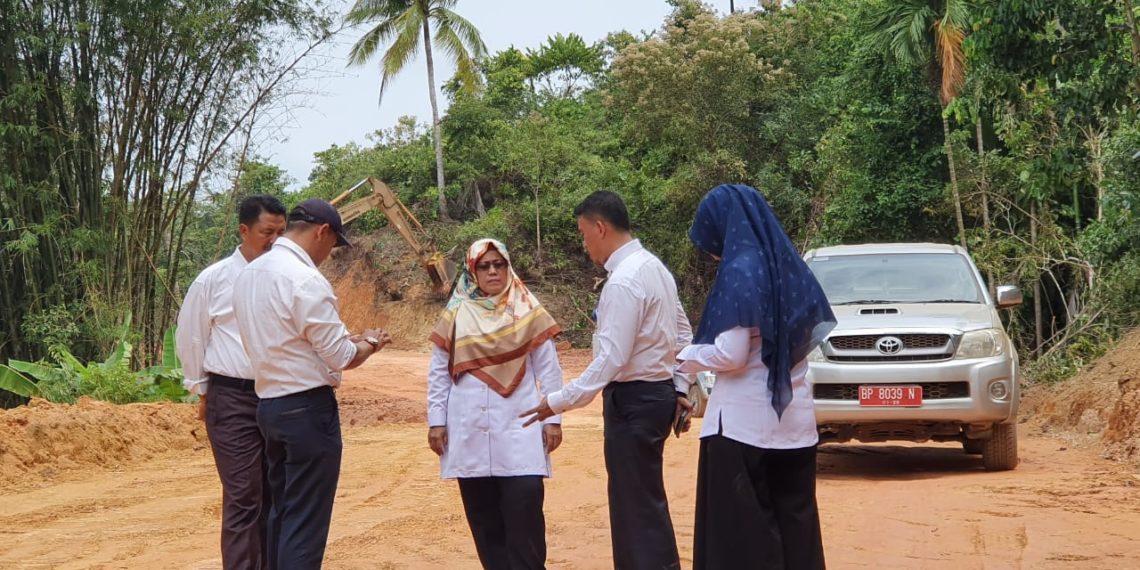 Wabup Tinjau Proyek Jalan dan Jembatan Menuju Kelarik Bunguran Utara.