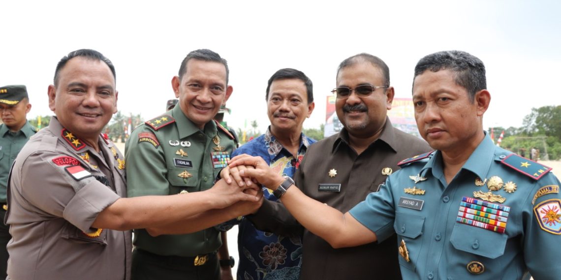 Danlantamal IV Hadiri Acara Penutupan TMMD ke 105 di Tanjung Balai Karimun