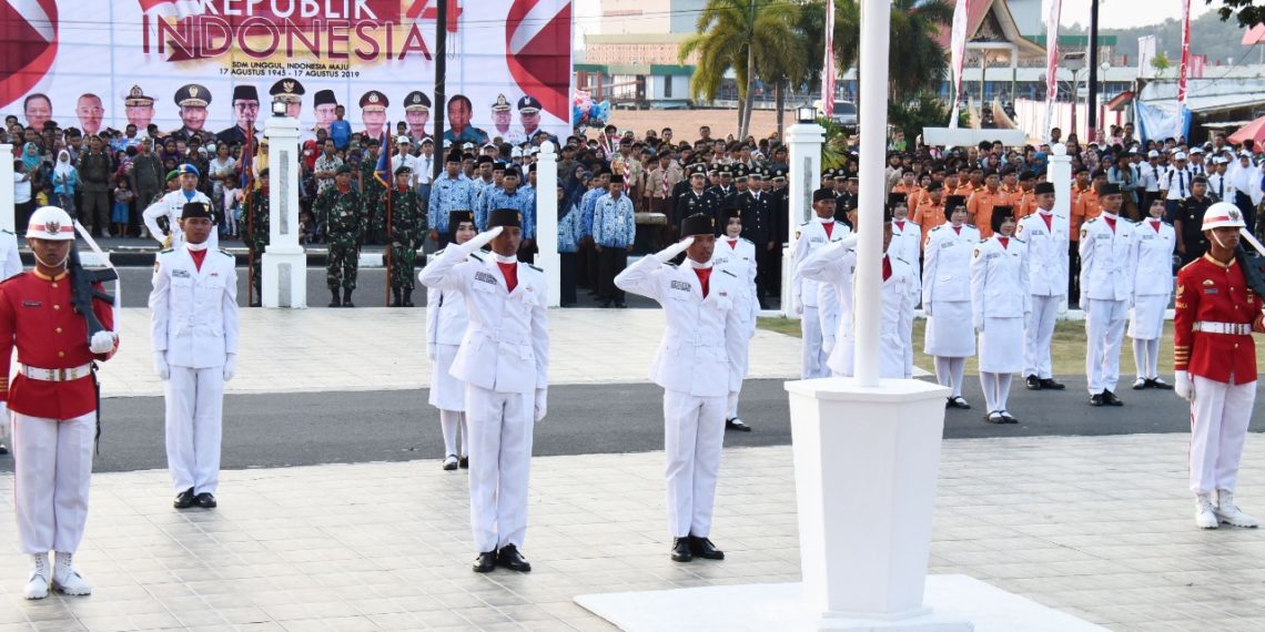 Danlantamal IV Hadiri Acara Penurunan Bendera di Jalam Gedung Daerah Tanjungpinang
