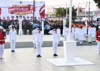 Danlantamal IV Hadiri Acara Penurunan Bendera di Jalam Gedung Daerah Tanjungpinang