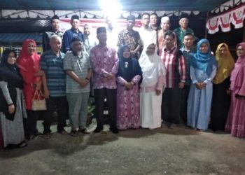 Walikota Serahkan Dorprice Kepada Pemenang Lomba Memasak Antar RT di RW 8 Kelurahan Tanjung Unggat