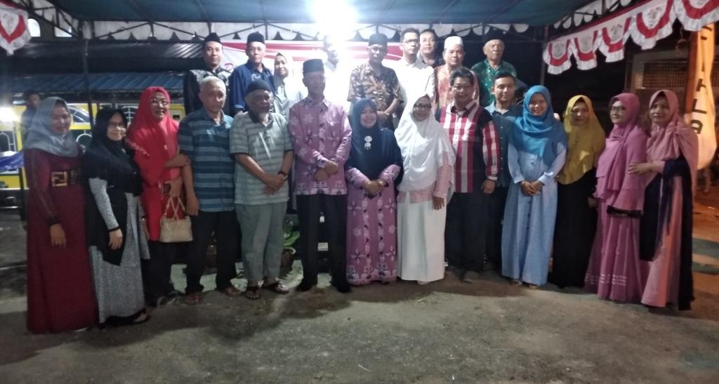 Walikota Serahkan Dorprice Kepada Pemenang Lomba Memasak Antar RT di RW 8 Kelurahan Tanjung Unggat