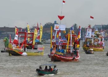 FESTIVAL PAMALAYU GELAR PARADE PERAHU HIAS 23 SEPTEMBER